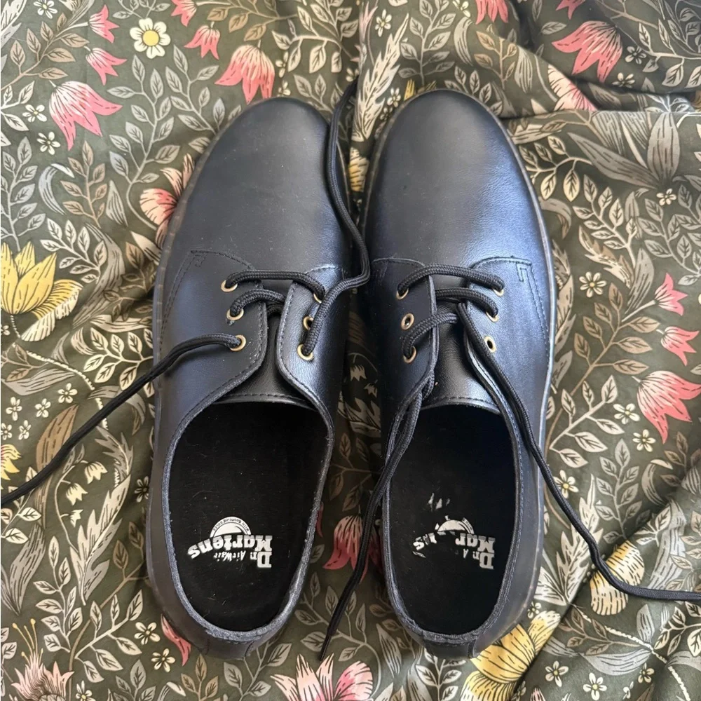 Dr. Martens Black Leather Derby Shoes with Gold Eyelets NWOT - Picture 1 of 3